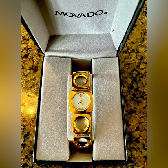 Ladies gold plated Movado Watch. Has new battery - Picture 1 of 6